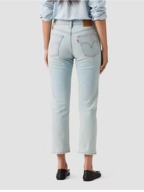 Levi’s Light Wash Wedgie Straight Leg Ankle Jeans